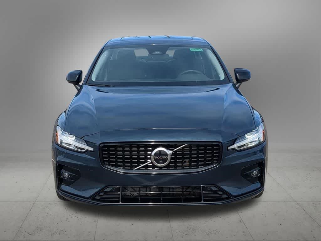Thumbnail: 2023 Volvo S60 - 9