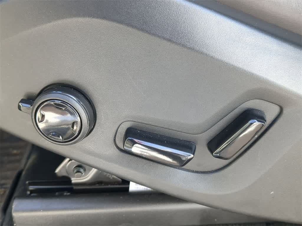 Thumbnail: 2025 Volvo XC90 - 16