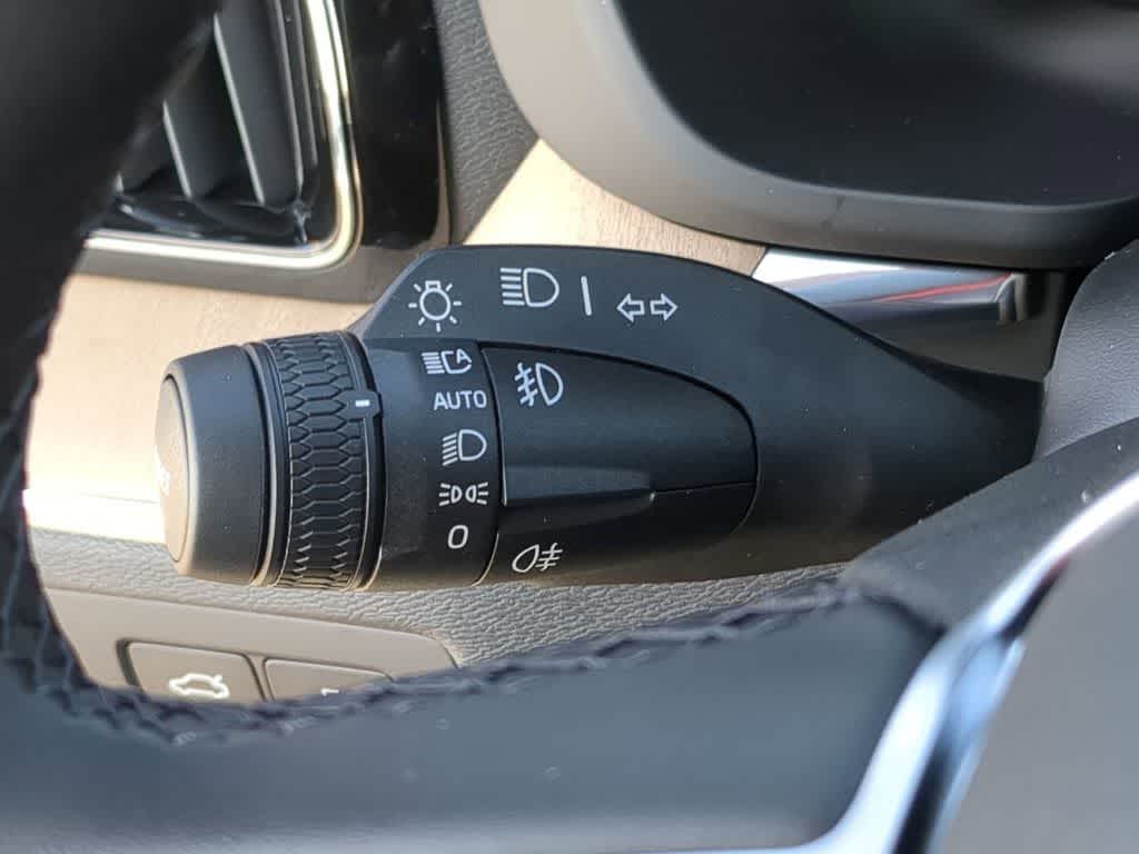 Thumbnail: 2026 Volvo XC60 - 25