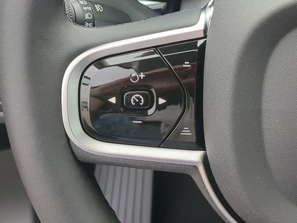 Thumbnail: 2026 Volvo XC60 - 22