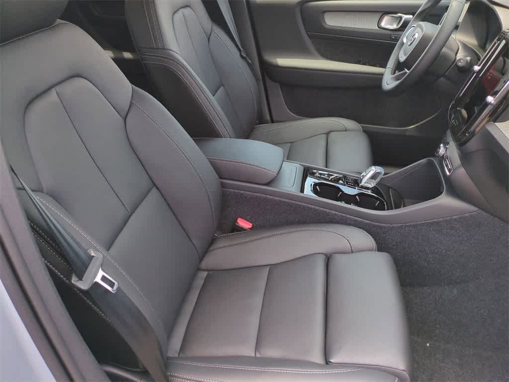 Thumbnail: 2026 Volvo XC40 - 22