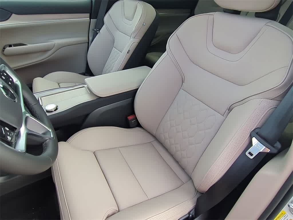 Thumbnail: 2025 Volvo EX90 - 15