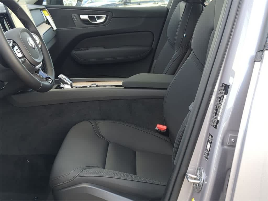 Thumbnail: 2026 Volvo XC60 - 15