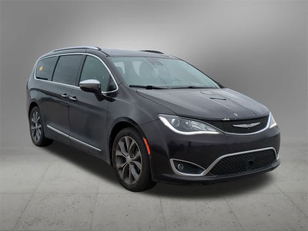 Thumbnail: 2017 Chrysler Pacifica - 8