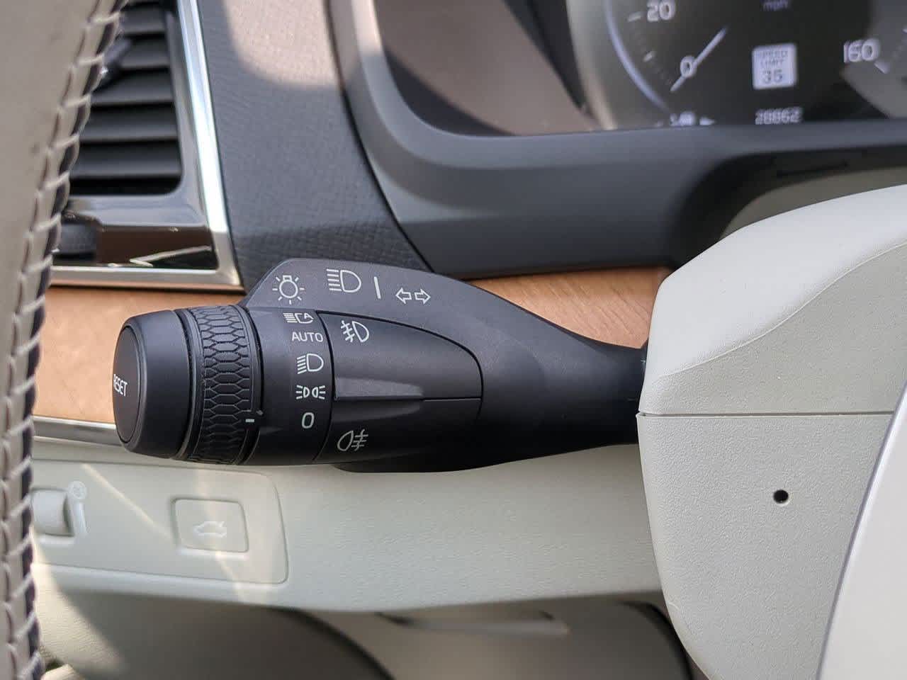 2022 Volvo XC90 T6 Momentum 26