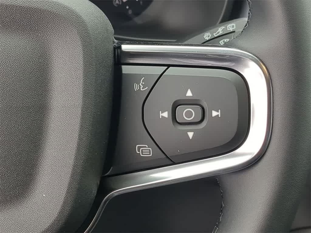 Thumbnail: 2026 Volvo XC40 - 24