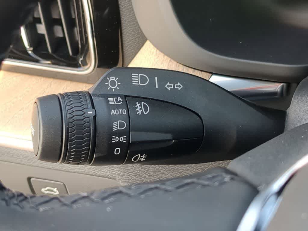 Thumbnail: 2026 Volvo XC60 - 25