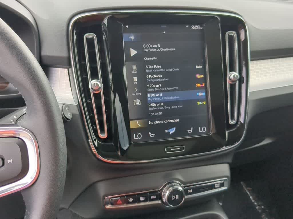 Thumbnail: 2021 Volvo XC40 - 26