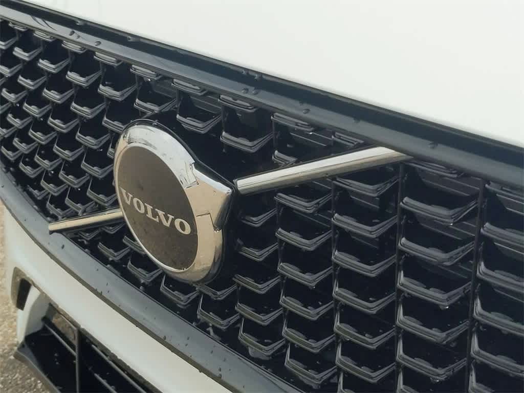 Thumbnail: 2025 Volvo XC60 - 10