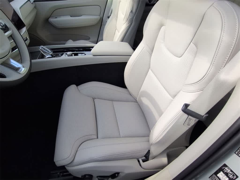 Thumbnail: 2026 Volvo XC60 - 16