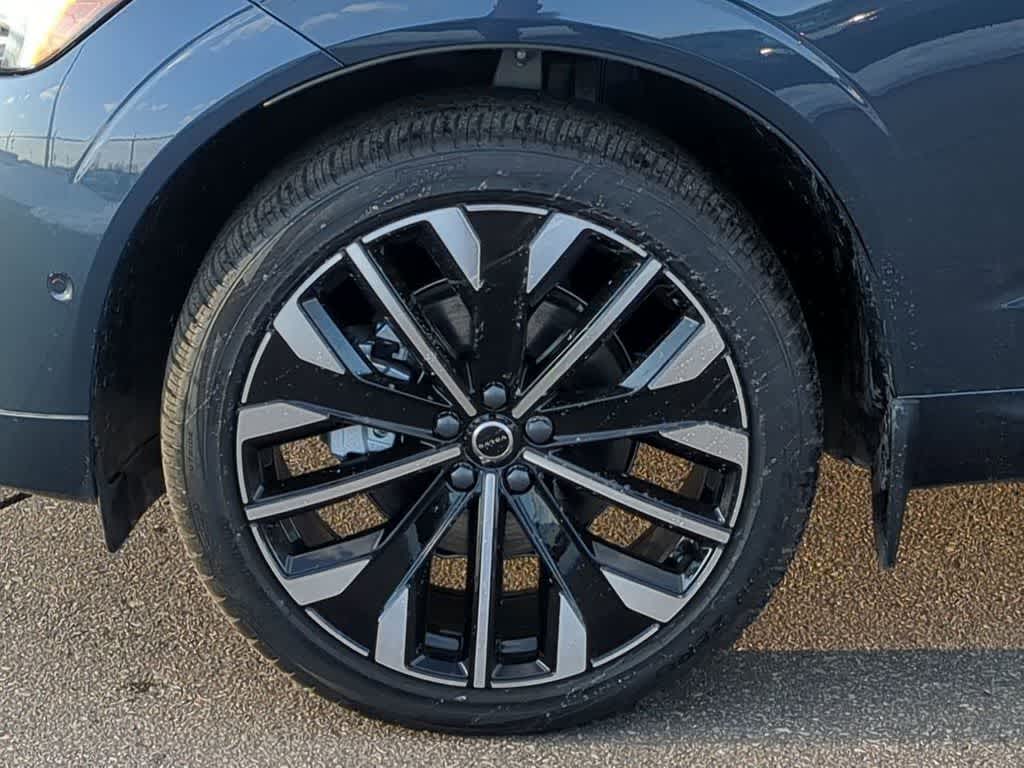 Thumbnail: 2026 Volvo XC60 - 13