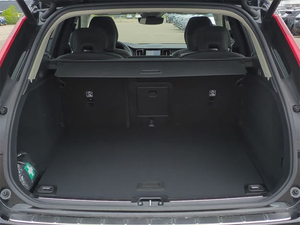 Thumbnail: 2025 Volvo XC60 - 35