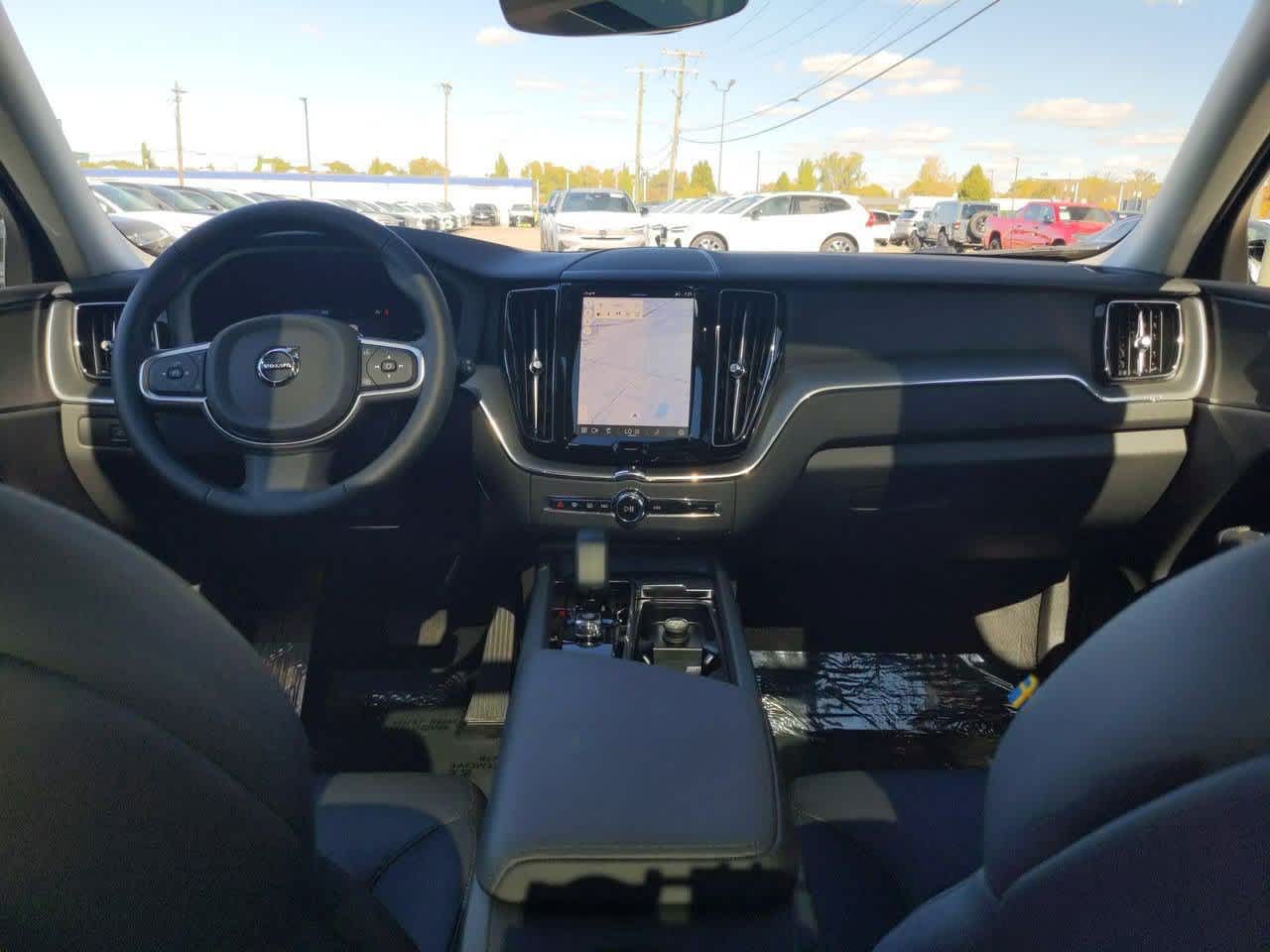 Thumbnail: 2025 Volvo XC60 - 13