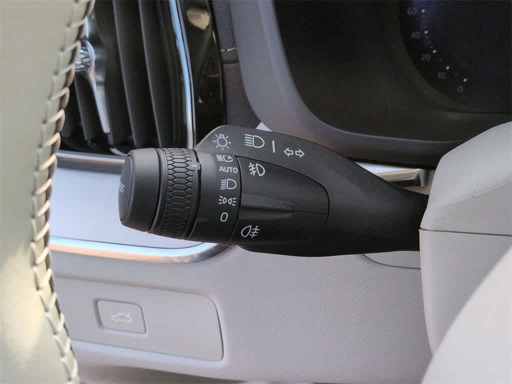 Thumbnail: 2026 Volvo XC60 - 26