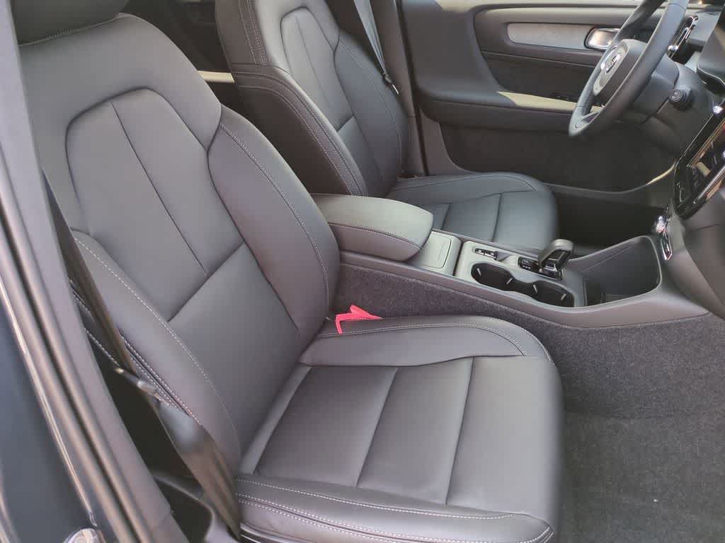 Thumbnail: 2026 Volvo XC40 - 21