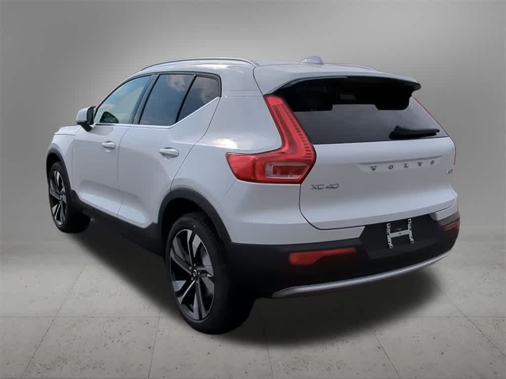 Thumbnail: 2025 Volvo XC40 - 4