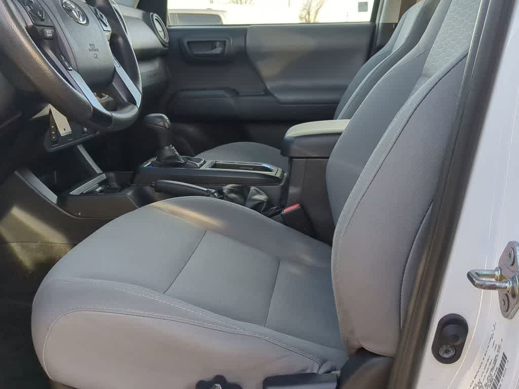 Thumbnail: 2019 Toyota Tacoma - 16