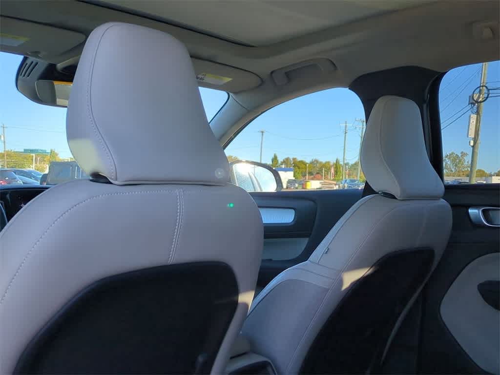 Thumbnail: 2020 Volvo XC40 - 14
