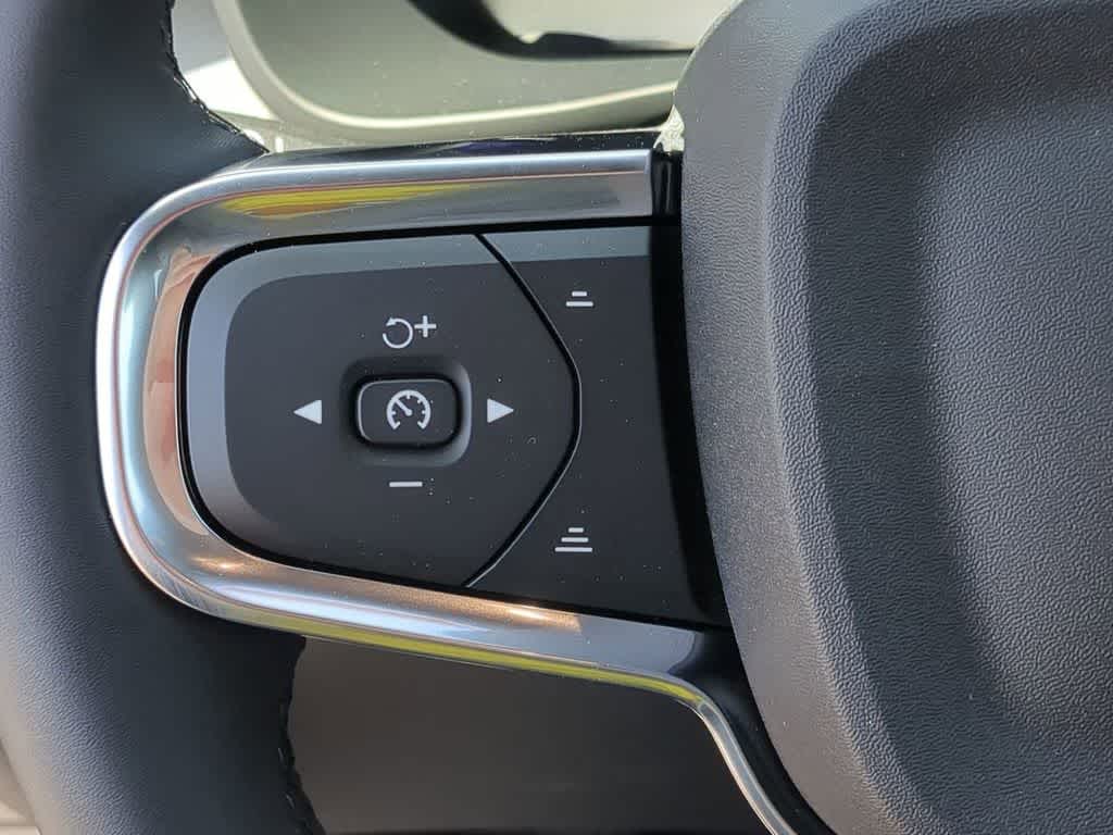 Thumbnail: 2026 Volvo XC40 - 22