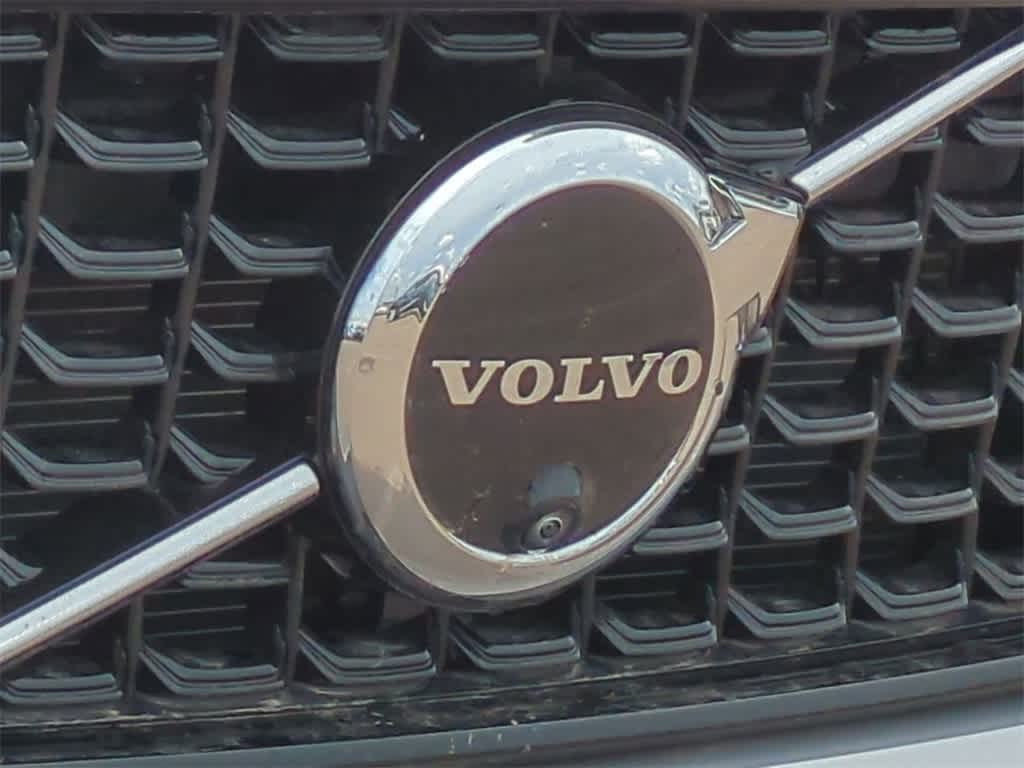 Thumbnail: 2025 Volvo XC40 - 11