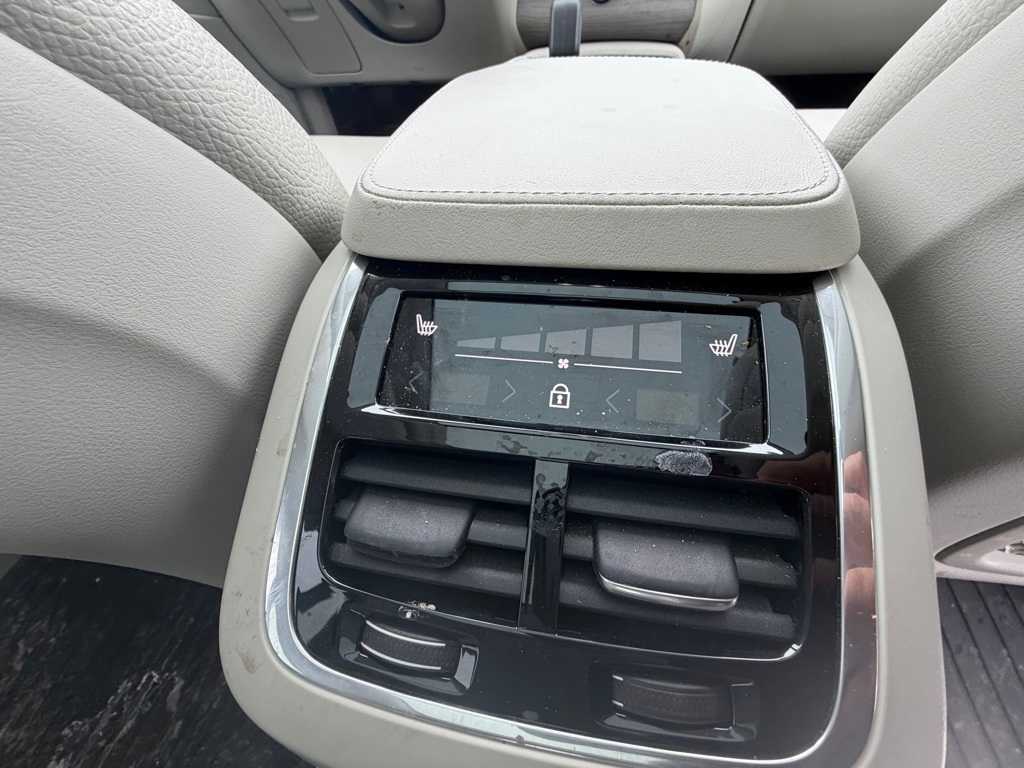 Thumbnail: 2025 Volvo XC90 - 22