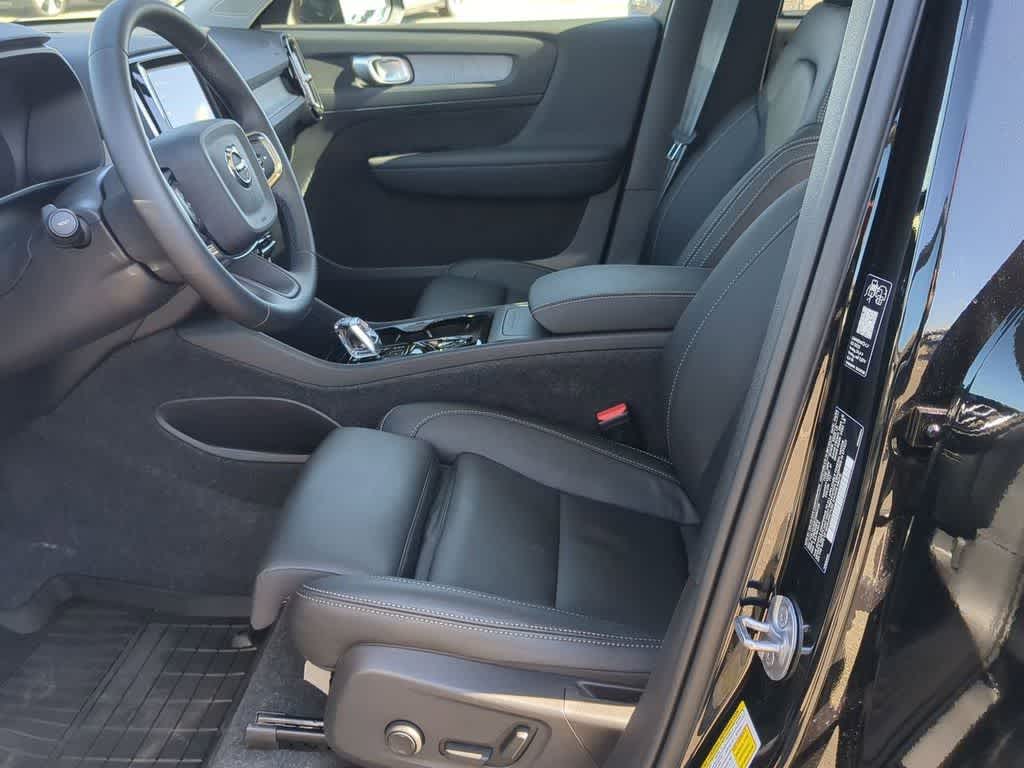 Thumbnail: 2026 Volvo XC40 - 15