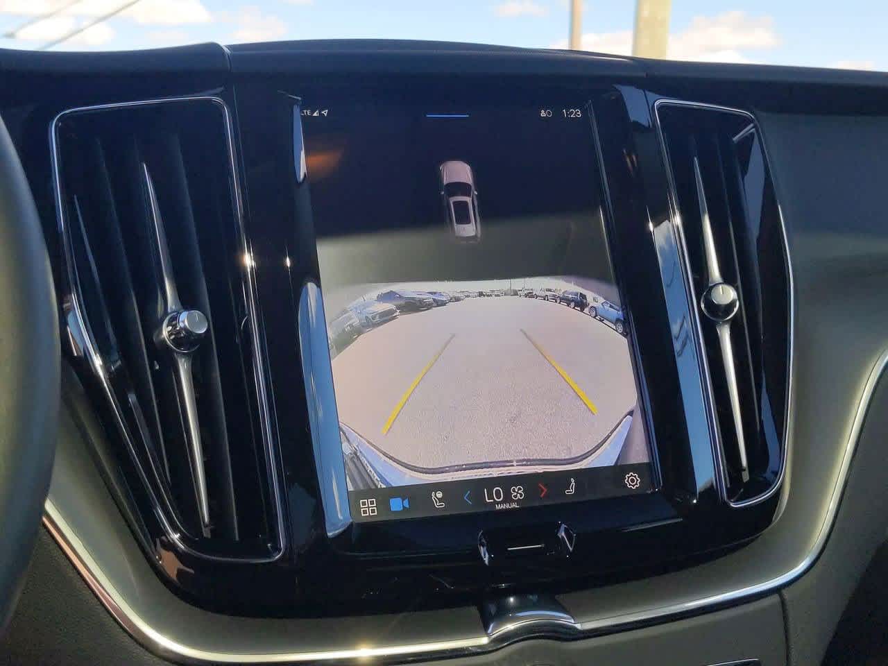 Thumbnail: 2025 Volvo XC60 - 23