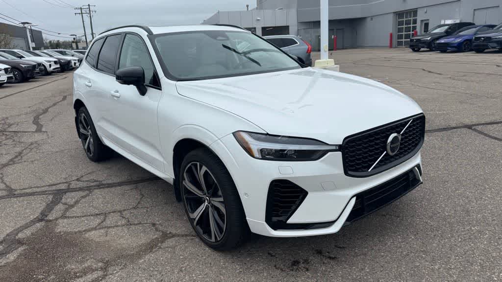 Thumbnail: 2025 Volvo XC60 - 3
