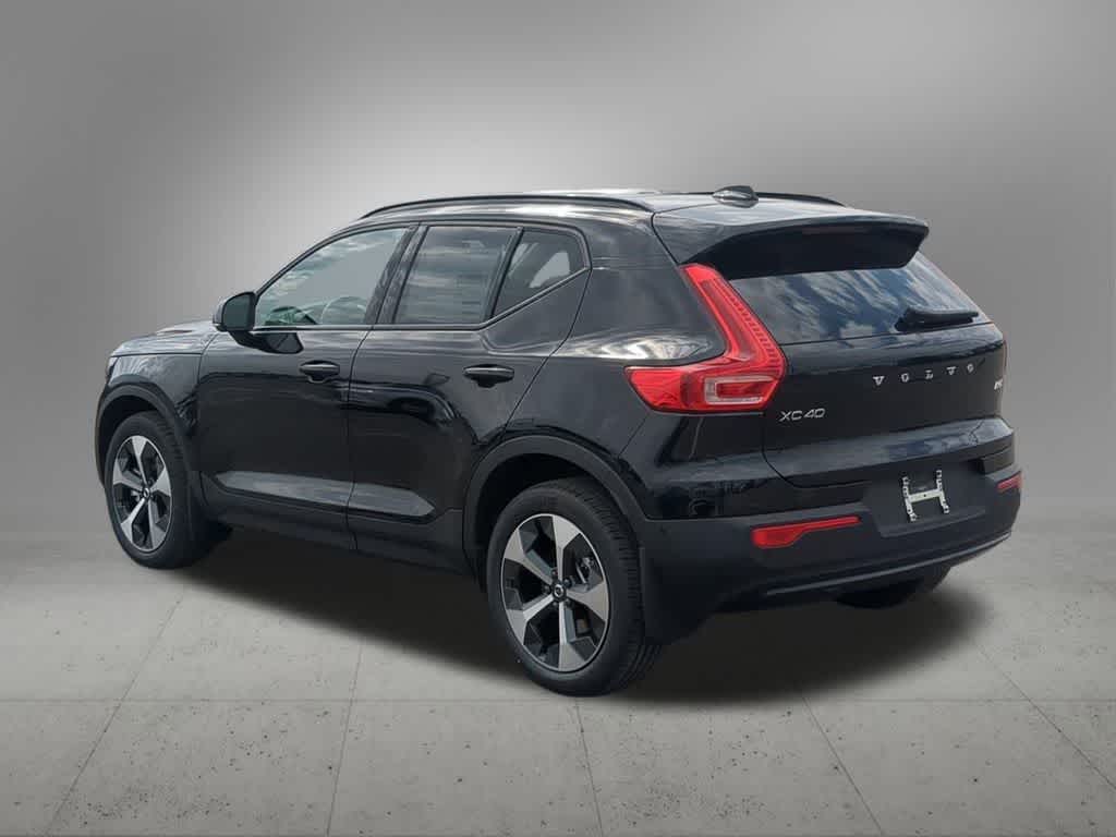Thumbnail: 2026 Volvo XC40 - 4