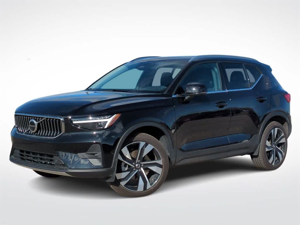 Thumbnail: 2023 Volvo XC40 - 1