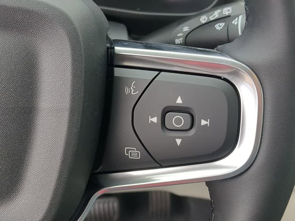 Thumbnail: 2026 Volvo XC40 - 23