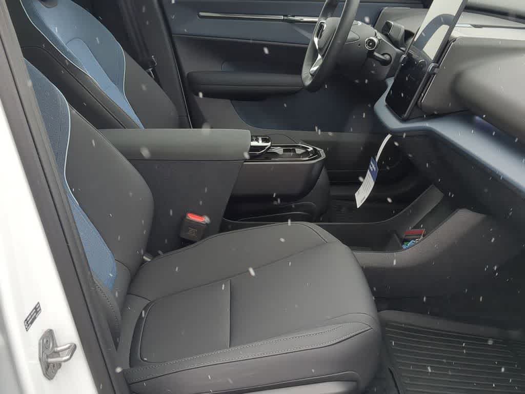 Thumbnail: 2025 Volvo EX30 - 20