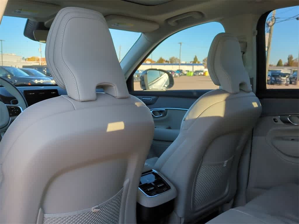 Thumbnail: 2026 Volvo XC90 - 16