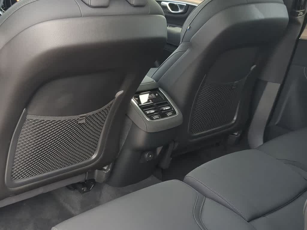 2026 Volvo XC90 Plus - Photo 17