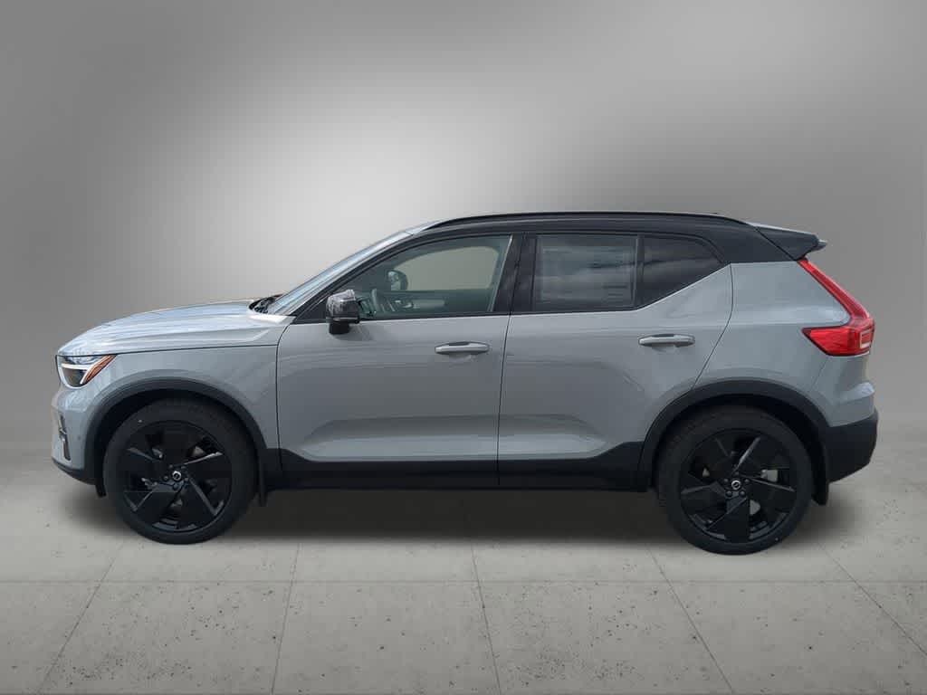 Thumbnail: 2026 Volvo XC40 - 3