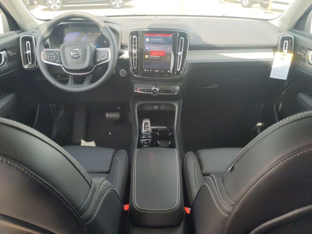 Thumbnail: 2025 Volvo XC40 - 13