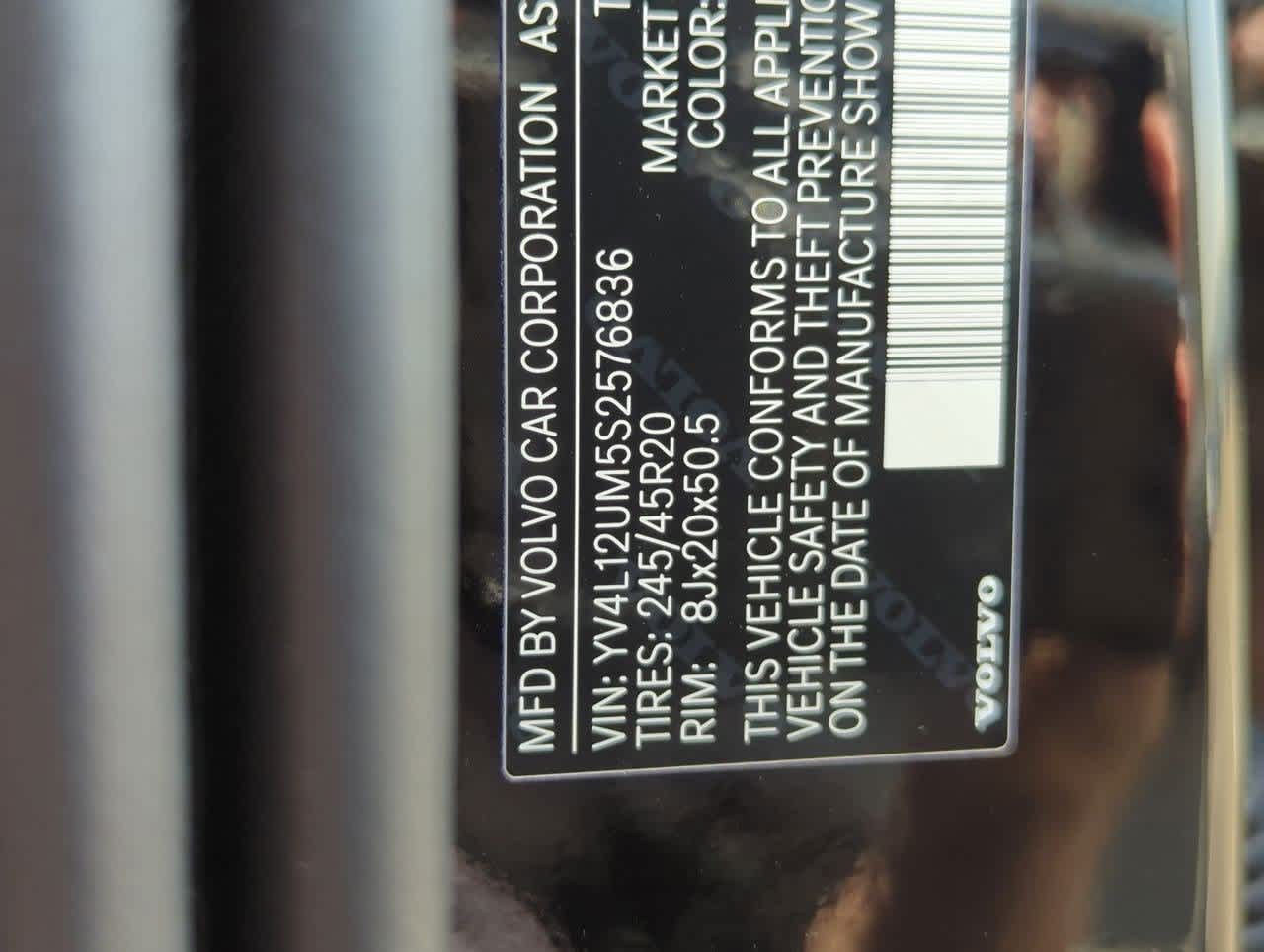 2025 Volvo XC40 B5 Ultimate 32
