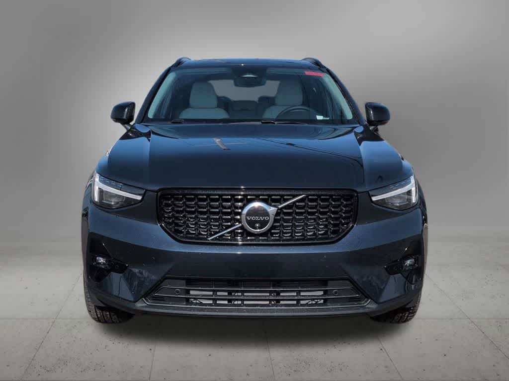 Thumbnail: 2026 Volvo XC40 - 9