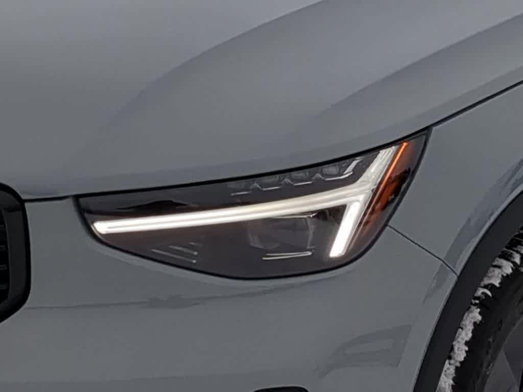 Thumbnail: 2026 Volvo XC40 - 11