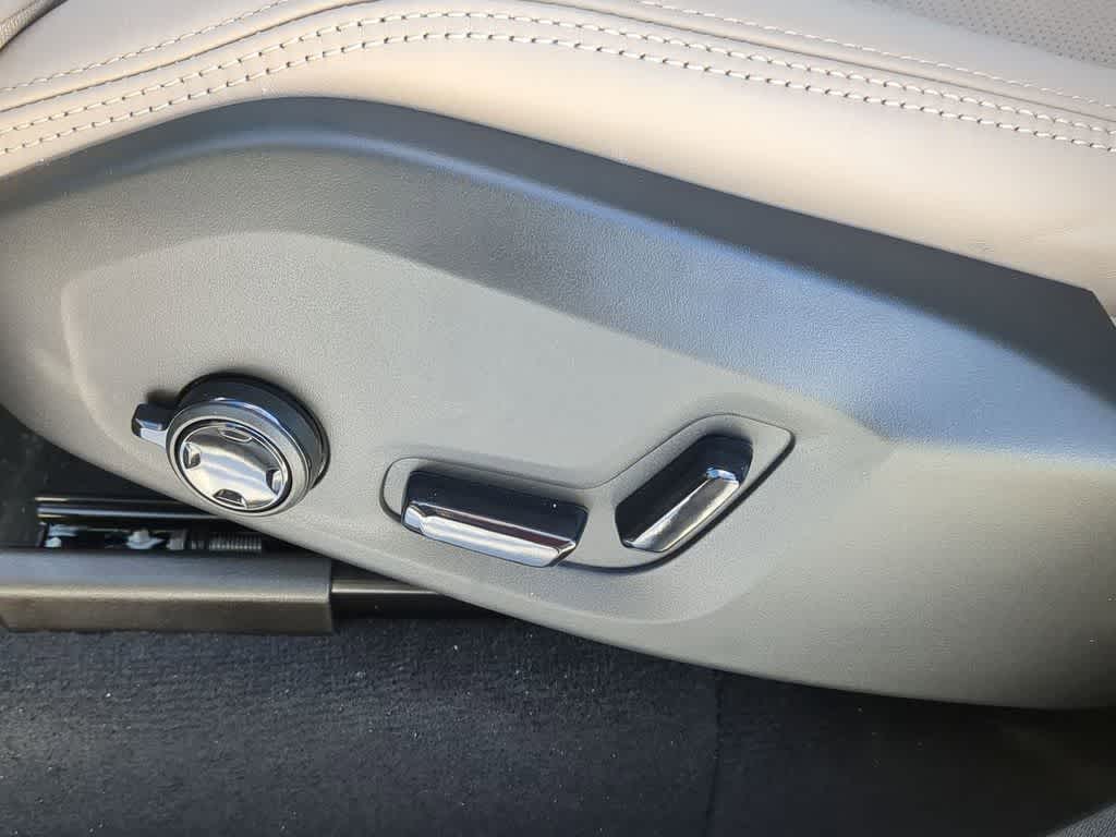 Thumbnail: 2026 Volvo XC90 - 16