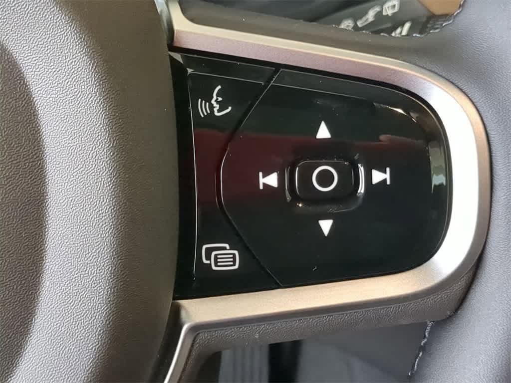 Thumbnail: 2026 Volvo XC60 - 16