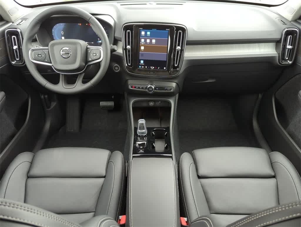 Thumbnail: 2025 Volvo XC40 - 14