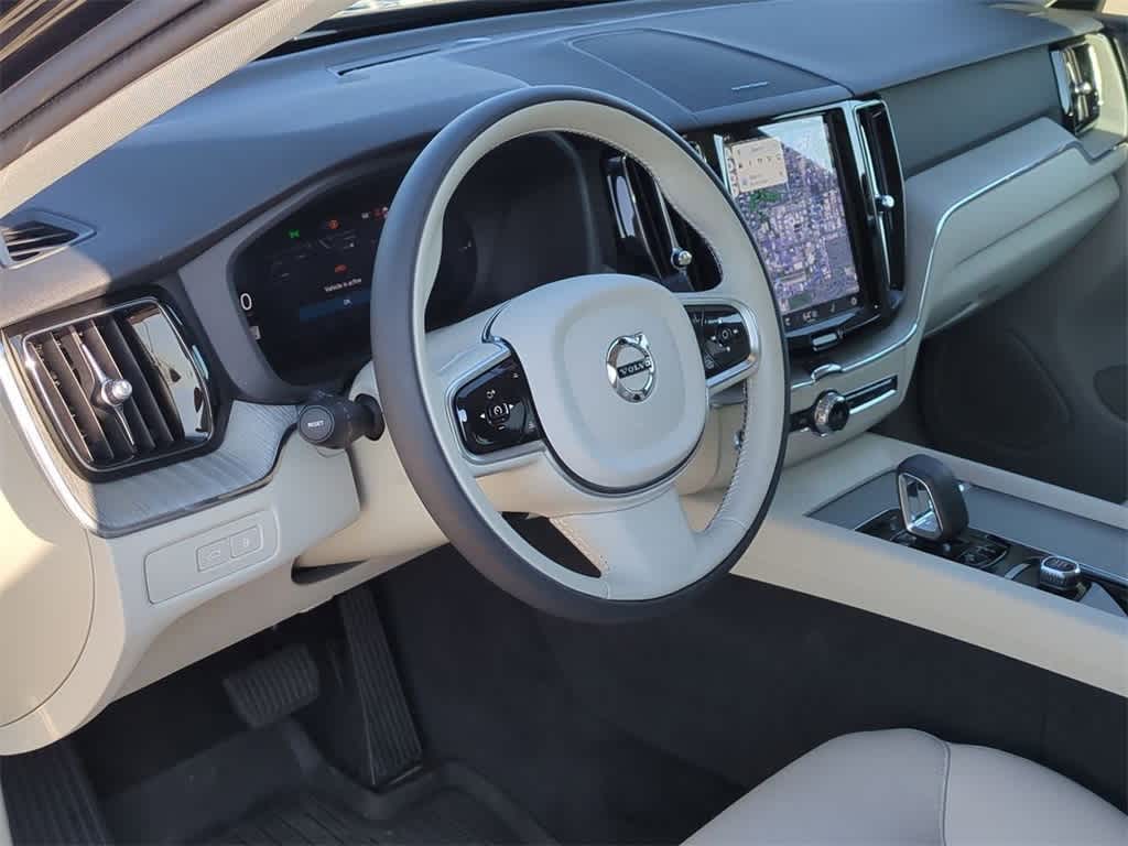 2025 Volvo XC60 Hybrid T8 Plus photo 2
