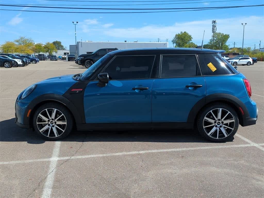 2022 Mini Cooper 4 Door Hardtop S photo 3