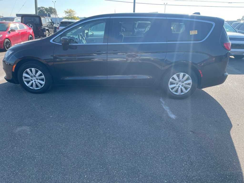 Thumbnail: 2018 Chrysler Pacifica - 2