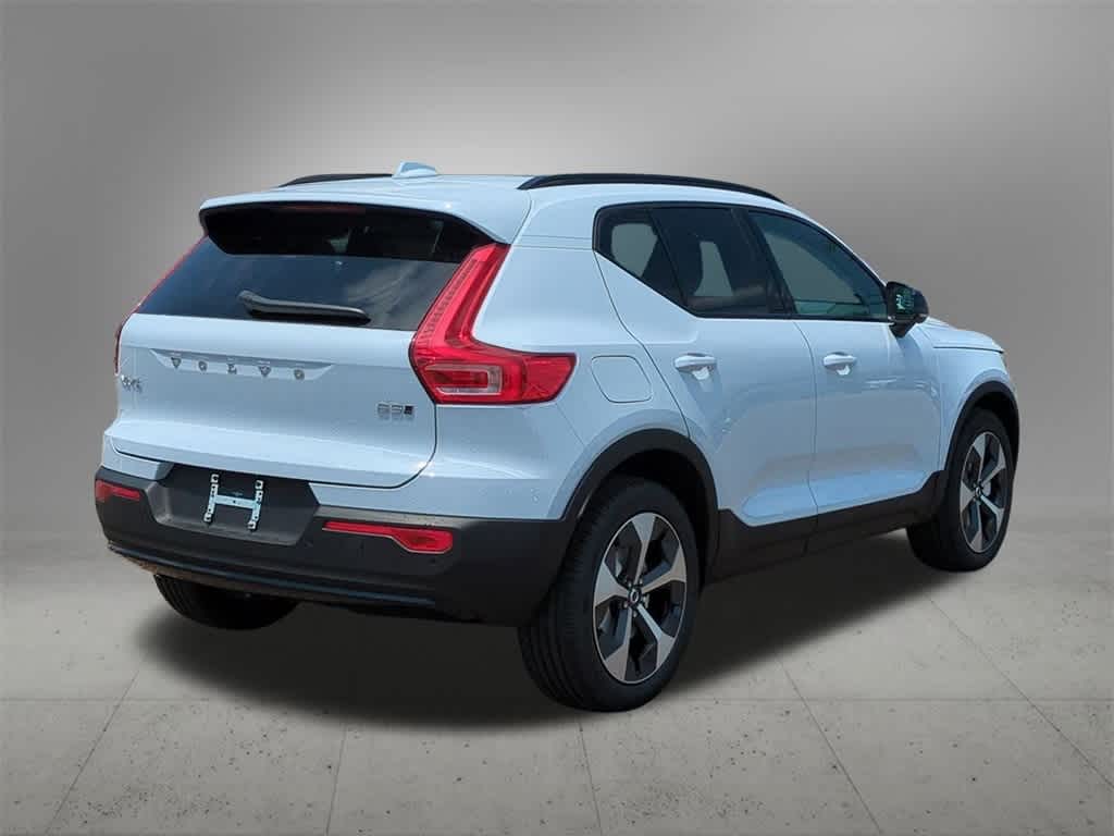 Thumbnail: 2026 Volvo XC40 - 6