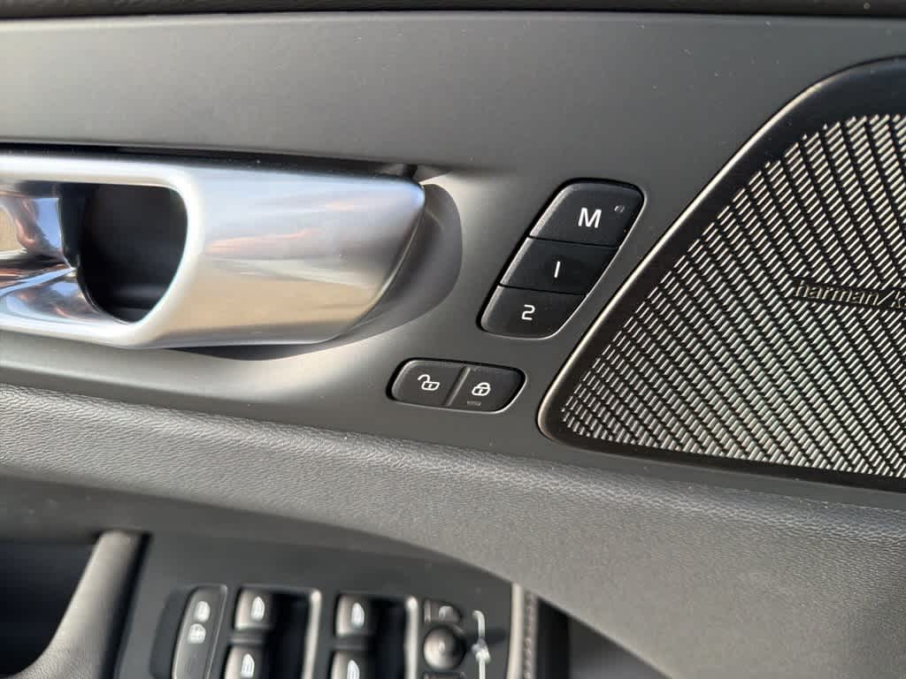 Thumbnail: 2024 Volvo XC60 - 23