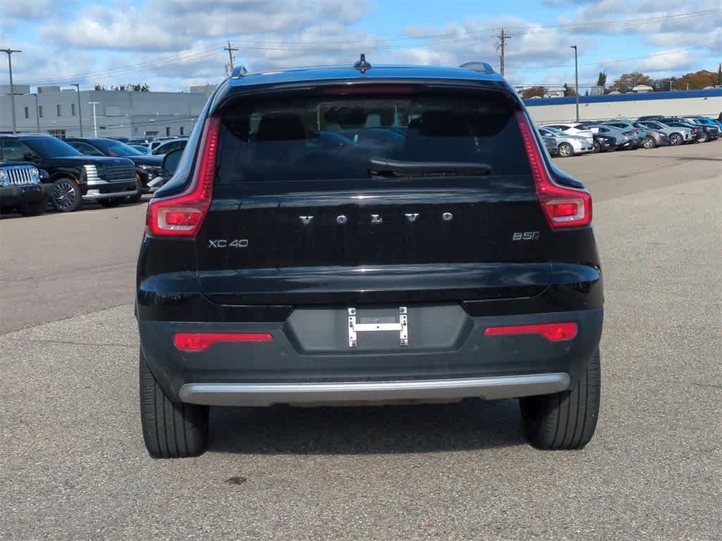 Thumbnail: 2023 Volvo XC40 - 5