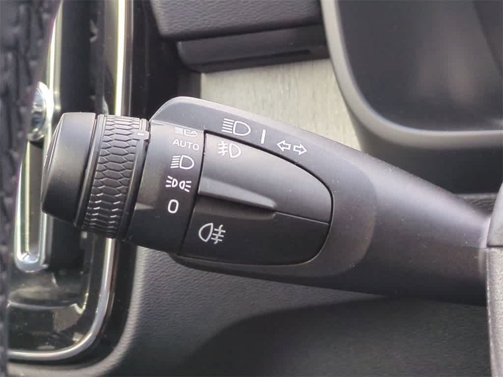 Thumbnail: 2026 Volvo XC40 - 27