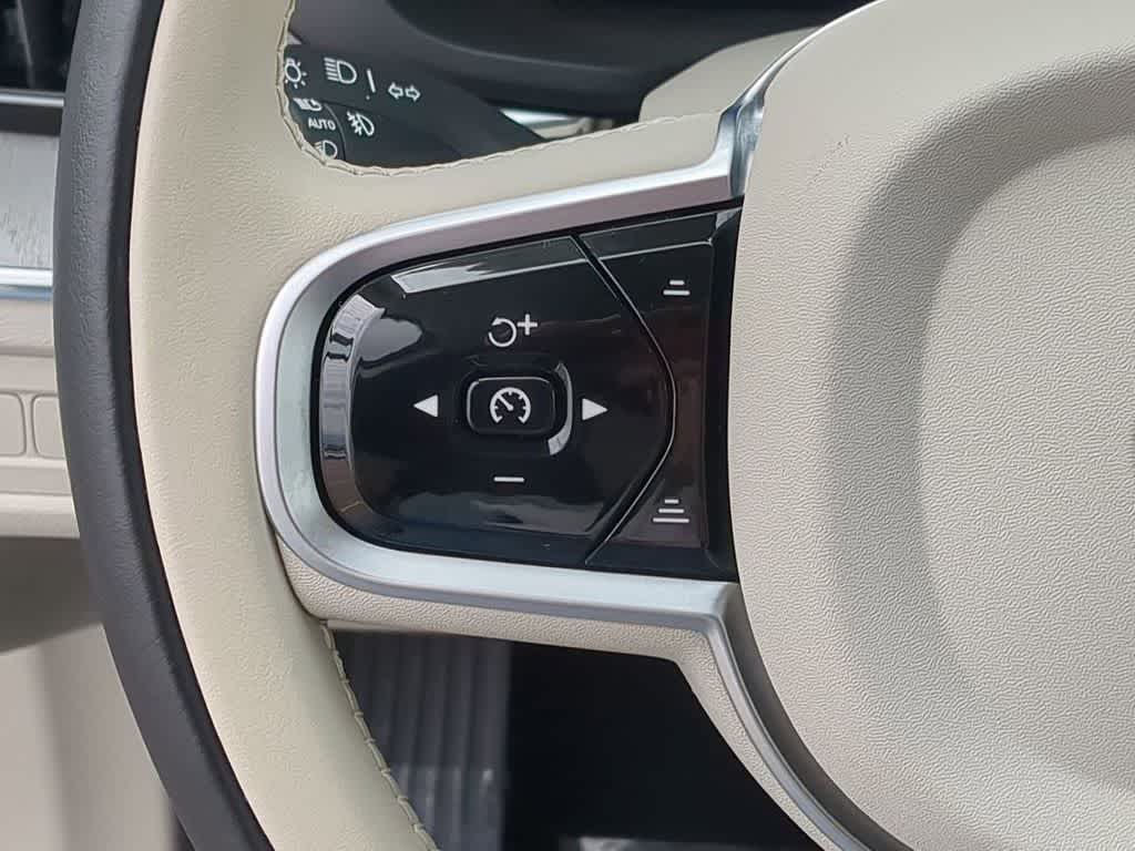Thumbnail: 2025 Volvo XC60 - 22